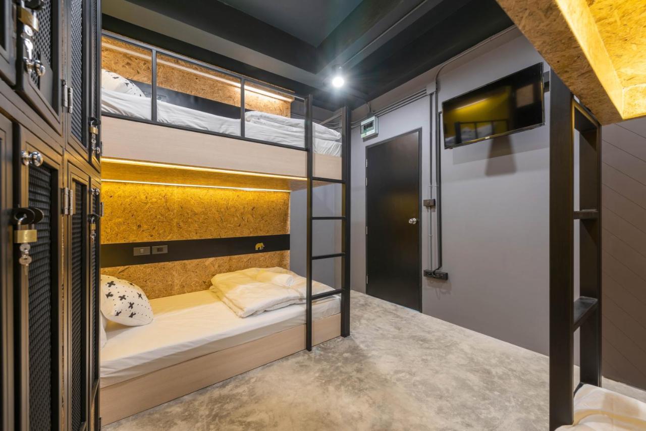 Lobsuek Hostel Банкок Екстериор снимка