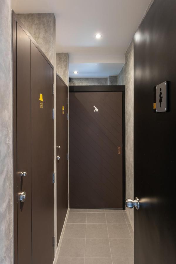 Lobsuek Hostel Банкок Екстериор снимка